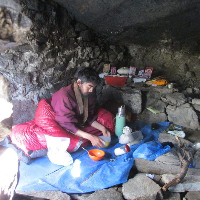 Mingyur Rinpoche cooking in a retreat cave. January 2014. Photo Lama Tashi.