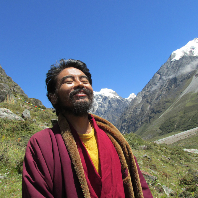 Mingyur Rinpoche with the blue sky. September 2013. Photo Lama Tashi
